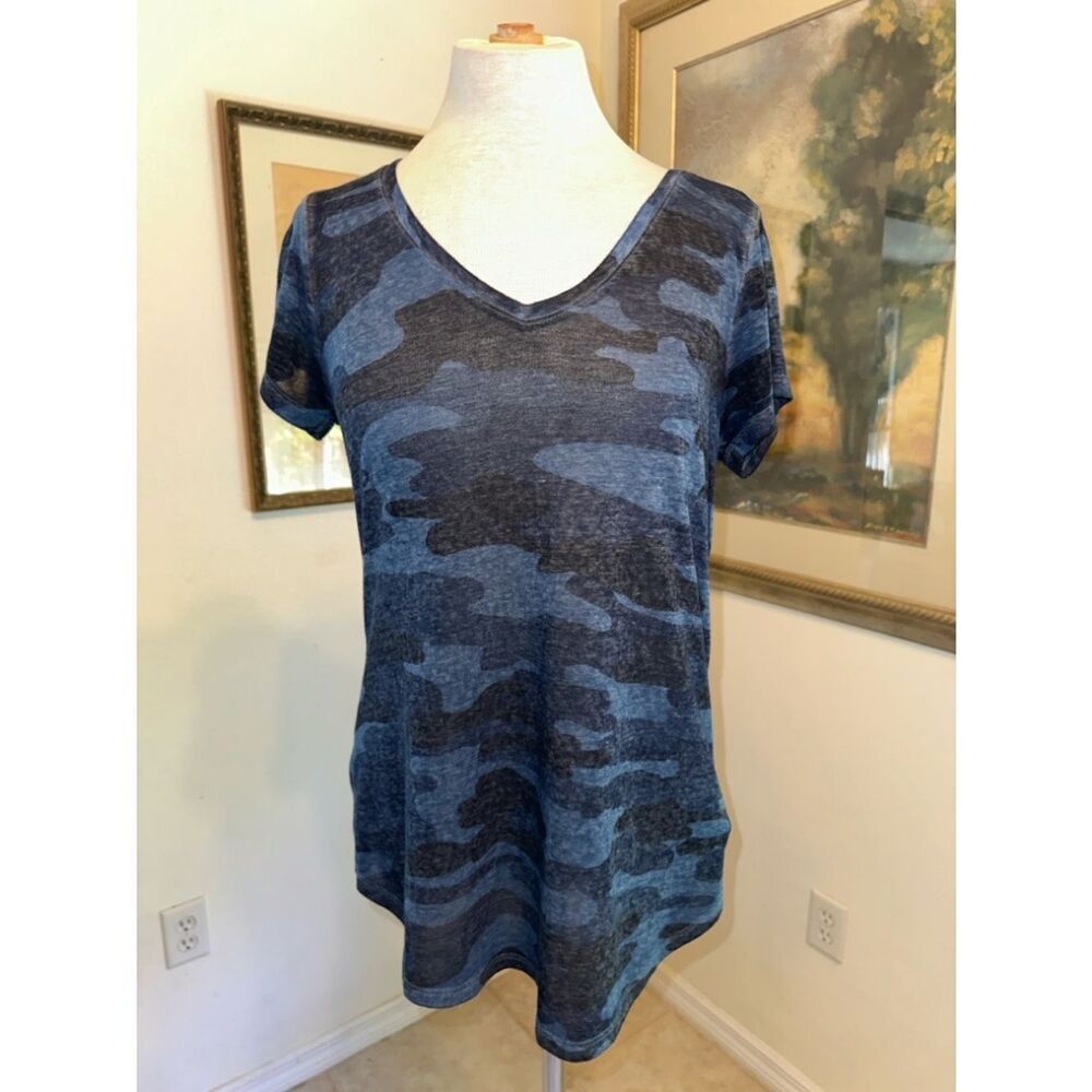 Lucky Brand Distressed Cotton Blue Camo V-Neck Women's Top Size Small - Picture 2 of 8